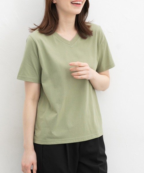 Honeys(ハニーズ)の「【ハニさら・接触冷感・UVカット】きれいめVネックTシャツ(Tシャツ/カットソー・レディース・カーキ/ブラック/オフホワイト/ブルー/スミクロ/モカ・L/LL/M/S)」の5枚目の写真