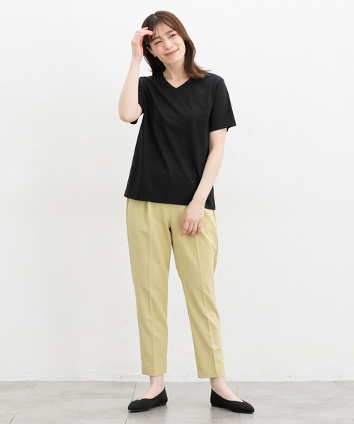 Honeys(ハニーズ)の「【ハニさら・接触冷感・UVカット】きれいめVネックTシャツ(Tシャツ/カットソー・レディース・カーキ/ブラック/オフホワイト/ブルー/スミクロ/モカ・L/LL/M/S)」の10枚目の写真