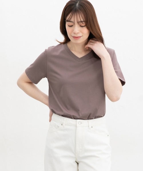 Honeys(ハニーズ)の「【ハニさら・接触冷感・UVカット】きれいめVネックTシャツ(Tシャツ/カットソー・レディース・カーキ/ブラック/オフホワイト/ブルー/スミクロ/モカ・L/LL/M/S)」の16枚目の写真