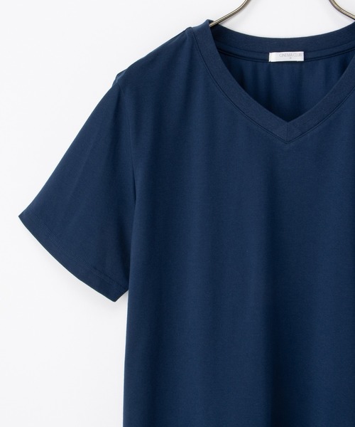 Honeys(ハニーズ)の「【ハニさら・接触冷感・UVカット】きれいめVネックTシャツ(Tシャツ/カットソー・レディース・カーキ/ブラック/オフホワイト/ブルー/スミクロ/モカ・L/LL/M/S)」の22枚目の写真