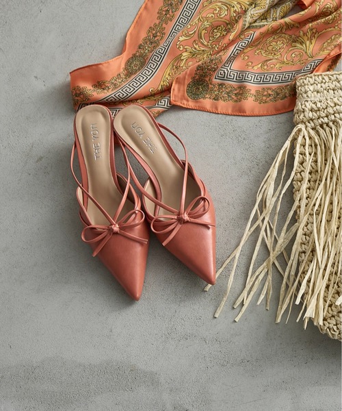 THE YOn(ザヨン)の「ポインテッドトゥリボンミュール(パンプス・レディース・ダークブラウン/ブルー/コーラル・37/38/39)」の1枚目の写真