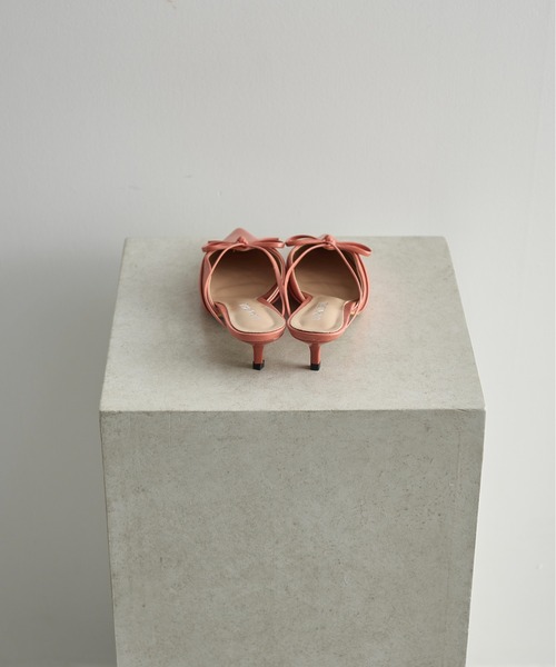 THE YOn(ザヨン)の「ポインテッドトゥリボンミュール(パンプス・レディース・ダークブラウン/ブルー/コーラル・37/38/39)」の4枚目の写真