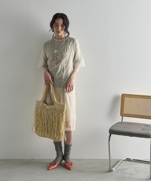 THE YOn(ザヨン)の「ポインテッドトゥリボンミュール(パンプス・レディース・ダークブラウン/ブルー/コーラル・37/38/39)」の15枚目の写真