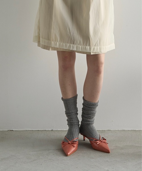 THE YOn(ザヨン)の「ポインテッドトゥリボンミュール(パンプス・レディース・ダークブラウン/ブルー/コーラル・37/38/39)」の16枚目の写真