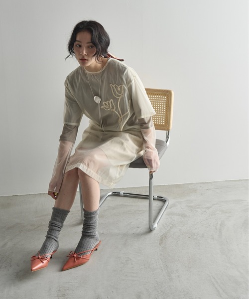 THE YOn(ザヨン)の「ポインテッドトゥリボンミュール(パンプス・レディース・ダークブラウン/ブルー/コーラル・37/38/39)」の12枚目の写真