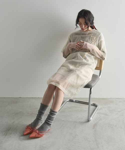 THE YOn(ザヨン)の「ポインテッドトゥリボンミュール(パンプス・レディース・ダークブラウン/ブルー/コーラル・37/38/39)」の11枚目の写真