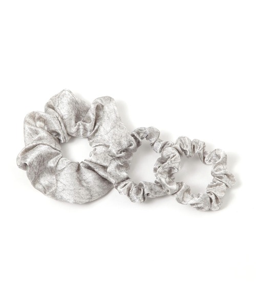 LOWRYS FARM(ローリーズファーム)の「サテン3Pシュシュ 326076(シュシュ・レディース・ブラウン/グレー・FREE)」の1枚目の写真