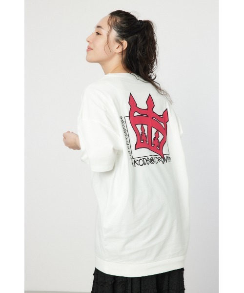 RODEO CROWNS WIDE BOWL(ロデオクラウンズワイドボウル)の「Tagging Big Crownワンピース(ワンピース・レディース・オフホワイト/ブラック/クリアレッド/ライトカーキ・FREE)」の2枚目の写真