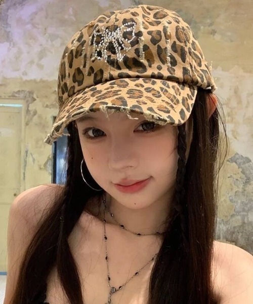 lilful（リルフル）の「バタフライリボンモチーフ ラインストーン レオパード柄キャップ（キャップ・レディース・ベージュ/ブラウン/グレー・F）」の3枚目の写真