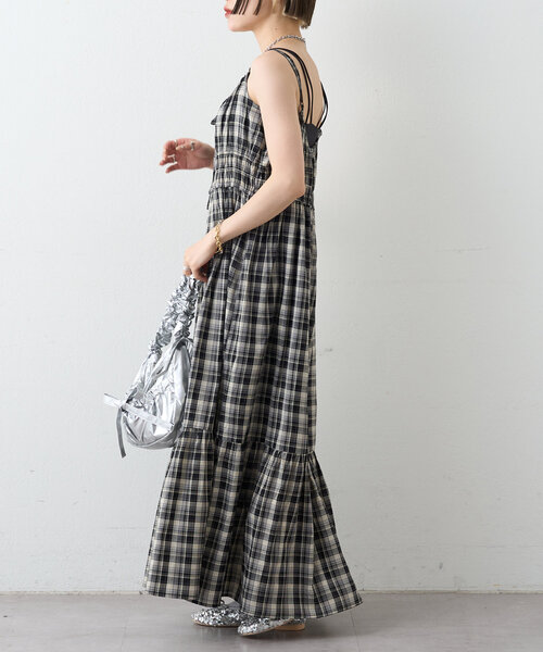 w closet(ダブルクローゼット)の「シアーチェックティアードキャミワンピース(ワンピース・レディース・ブラック/ブルー/ブラウン・FREE)」の6枚目の写真