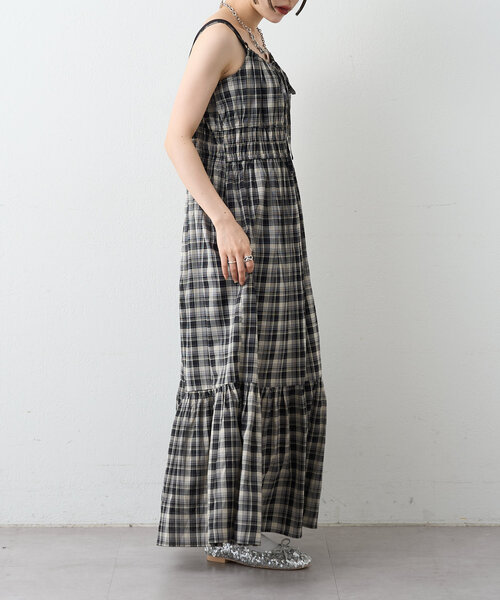 w closet(ダブルクローゼット)の「シアーチェックティアードキャミワンピース(ワンピース・レディース・ブラック/ブルー/ブラウン・FREE)」の8枚目の写真