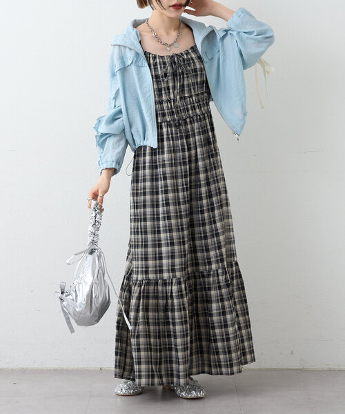 w closet(ダブルクローゼット)の「シアーチェックティアードキャミワンピース(ワンピース・レディース・ブラック/ブルー/ブラウン・FREE)」の10枚目の写真