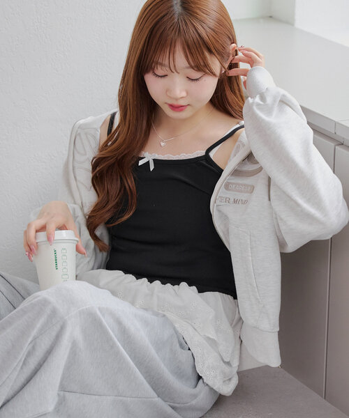 Another Branch olive des olive(アナザーブランチオリーブデオリーブ)の「レイヤードコーデにおすすめ、裾レース重ね着キャミインナー(キャミソール・レディース・ブラック/オフホワイト・FREE)」の22枚目の写真