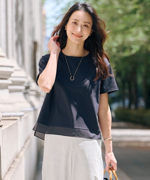 J.PRESS(ジェイプレス)の「【WEB限定カラーあり・洗える】コットンスムース シアーデザイン カットソー(Tシャツ/カットソー・レディース・ライトグレー系/ピンク系/ダークブラウン系/イエロー系/ホワイト系/ピーコックグリーン系/ネイビー系・MEDIUM/LARGE)」の6枚目の写真
