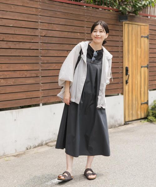 URBAN RESEARCH DOORS（アーバンリサーチドアーズ）の「『UR TECH』ポケッタブル撥水フレアパーカー（マウンテンパーカー・レディース・ライトグレー/ベージュ・MEDIUM）」の20枚目の写真