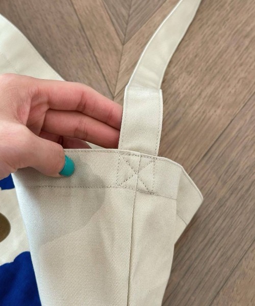 SPIGA(スピーガ)の「キャンバス地フラワーモチーフバッグ(トートバッグ・レディース・オフホワイト/グリーン/レッド・FREE)」の4枚目の写真