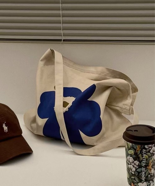 SPIGA(スピーガ)の「キャンバス地フラワーモチーフバッグ(トートバッグ・レディース・オフホワイト/グリーン/レッド・FREE)」の6枚目の写真