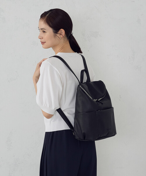 MONO　COMME CA（モノコムサ）の「A4サイズ対応 タックリュック（バックパック/リュック・レディース・ブラック/グレイッシュベージュ/ダークグレー・FREE）」の6枚目の写真