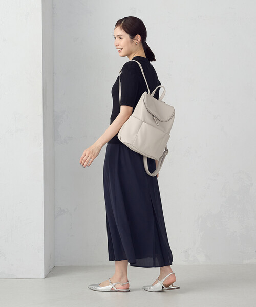 MONO　COMME CA（モノコムサ）の「A4サイズ対応 タックリュック（バックパック/リュック・レディース・ブラック/グレイッシュベージュ/ダークグレー・FREE）」の10枚目の写真
