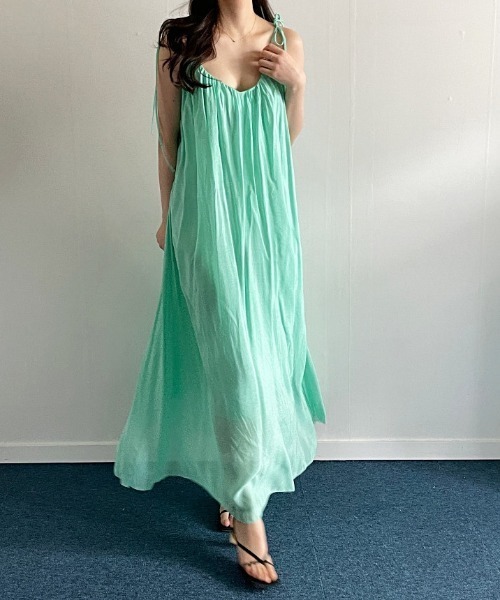 deux amour(ドゥーザムール)の「バックオープンキャミロングワンピース(ワンピース・レディース・ホワイト/グリーン/ブラック・FREE)」の3枚目の写真