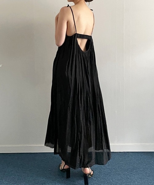 deux amour(ドゥーザムール)の「バックオープンキャミロングワンピース(ワンピース・レディース・ホワイト/グリーン/ブラック・FREE)」の1枚目の写真