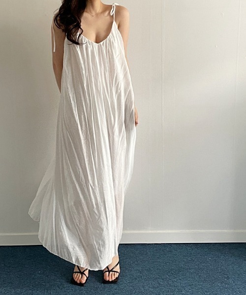 deux amour(ドゥーザムール)の「バックオープンキャミロングワンピース(ワンピース・レディース・ホワイト/グリーン/ブラック・FREE)」の4枚目の写真