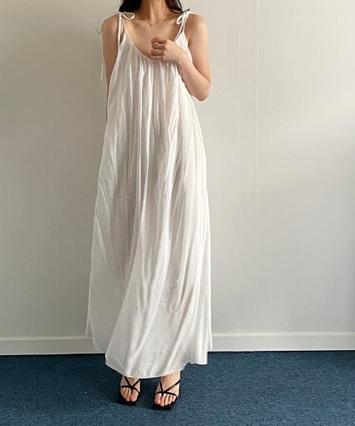 deux amour(ドゥーザムール)の「バックオープンキャミロングワンピース(ワンピース・レディース・ホワイト/グリーン/ブラック・FREE)」の5枚目の写真