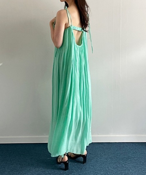 deux amour(ドゥーザムール)の「バックオープンキャミロングワンピース(ワンピース・レディース・ホワイト/グリーン/ブラック・FREE)」の13枚目の写真