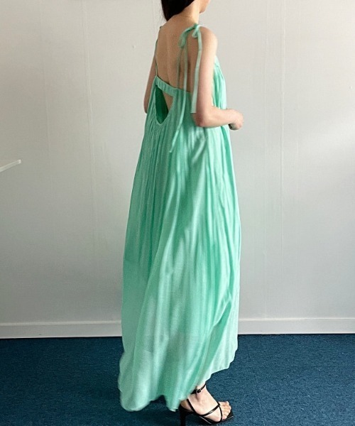 deux amour(ドゥーザムール)の「バックオープンキャミロングワンピース(ワンピース・レディース・ホワイト/グリーン/ブラック・FREE)」の17枚目の写真