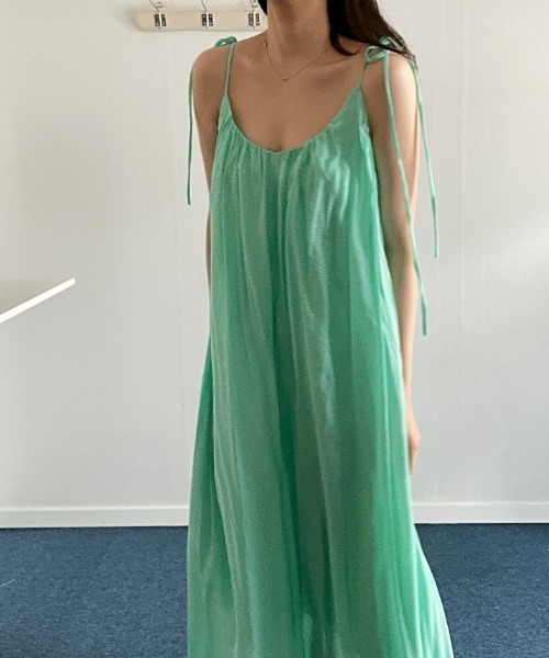 deux amour(ドゥーザムール)の「バックオープンキャミロングワンピース(ワンピース・レディース・ホワイト/グリーン/ブラック・FREE)」の19枚目の写真