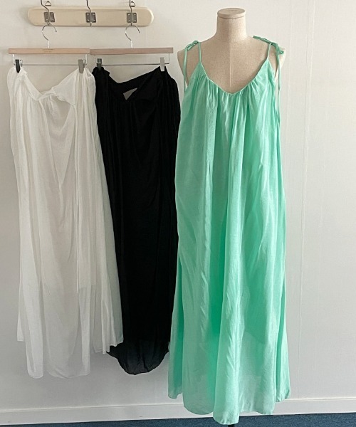 deux amour(ドゥーザムール)の「バックオープンキャミロングワンピース(ワンピース・レディース・ホワイト/グリーン/ブラック・FREE)」の20枚目の写真