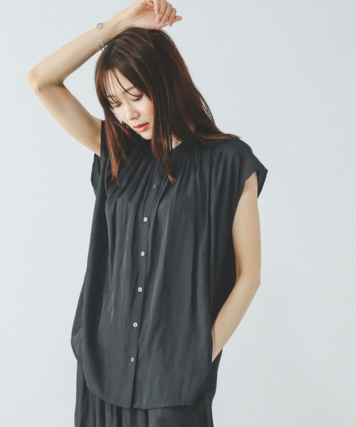 GLOBAL WORK（グローバルワーク）の「さらさらリラックスギャザーブラウス半袖/494041（シャツ/ブラウス・レディース・ネイビー/スミクロ・MEDIUM/LARGE）」の2枚目の写真