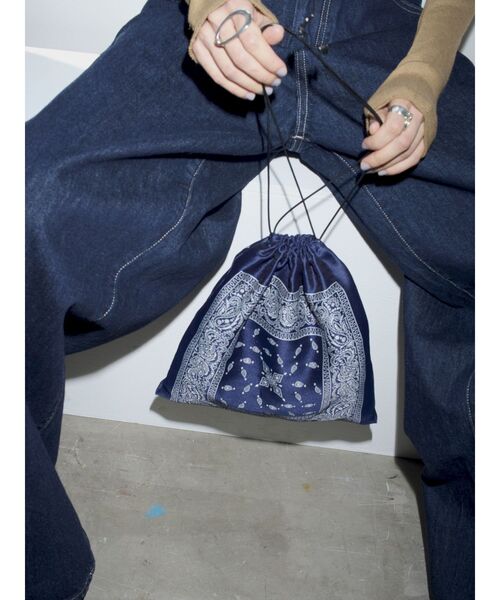 Htage（テージ）の「【Htage】ジャカード巾着バッグ（ハンドバッグ・レディース・アイボリー/ネイビー・FREE）」の3枚目の写真
