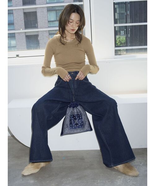 Htage（テージ）の「【Htage】ジャカード巾着バッグ（ハンドバッグ・レディース・アイボリー/ネイビー・FREE）」の4枚目の写真