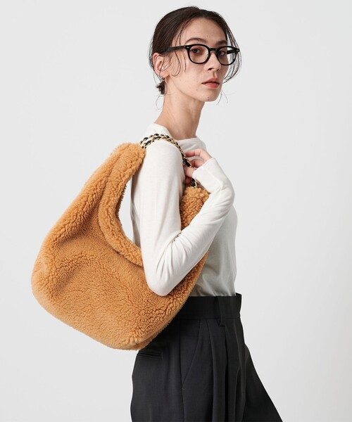 VIOLAd'ORO（ヴィオラドーロ）の「【一部別注】＜VIOLAd’ORO＞ELMO ボア チェーン ショルダーバッグ（ショルダーバッグ・レディース・ブラック/ベージュ・FREE）」の10枚目の写真