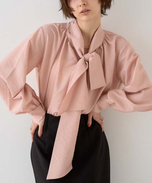 EMMA ROUGE VIF(エマルージュヴィフ)の「【一部店舗限定】袖ボリュームボウタイブラウス(シャツ/ブラウス・レディース・アイボリー/モカ/ピンク・フリー)」の1枚目の写真