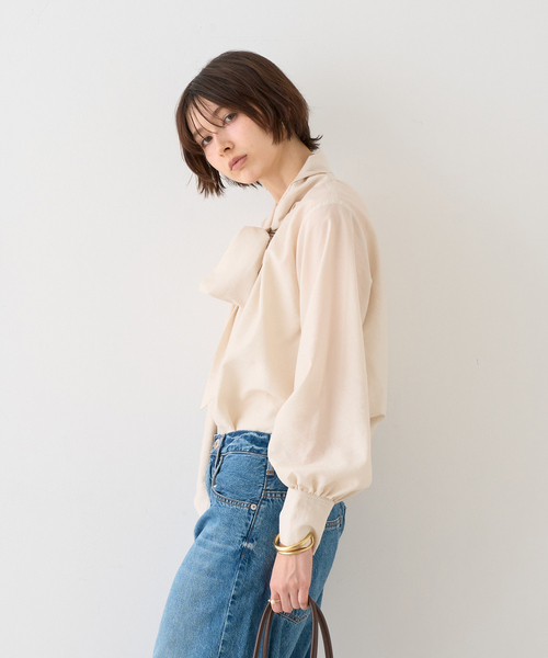 EMMA ROUGE VIF(エマルージュヴィフ)の「【一部店舗限定】袖ボリュームボウタイブラウス(シャツ/ブラウス・レディース・アイボリー/モカ/ピンク・フリー)」の4枚目の写真