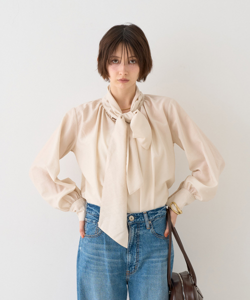 EMMA ROUGE VIF(エマルージュヴィフ)の「【一部店舗限定】袖ボリュームボウタイブラウス(シャツ/ブラウス・レディース・アイボリー/モカ/ピンク・フリー)」の5枚目の写真