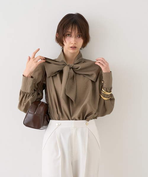 EMMA ROUGE VIF(エマルージュヴィフ)の「【一部店舗限定】袖ボリュームボウタイブラウス(シャツ/ブラウス・レディース・アイボリー/モカ/ピンク・フリー)」の8枚目の写真