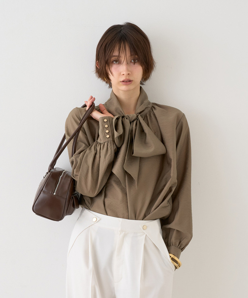 EMMA ROUGE VIF(エマルージュヴィフ)の「【一部店舗限定】袖ボリュームボウタイブラウス(シャツ/ブラウス・レディース・アイボリー/モカ/ピンク・フリー)」の9枚目の写真