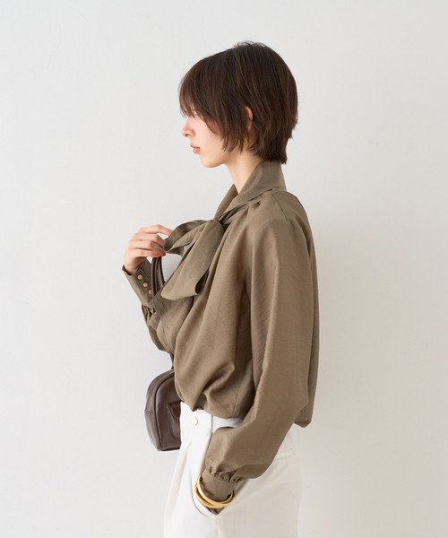 EMMA ROUGE VIF(エマルージュヴィフ)の「【一部店舗限定】袖ボリュームボウタイブラウス(シャツ/ブラウス・レディース・アイボリー/モカ/ピンク・フリー)」の11枚目の写真