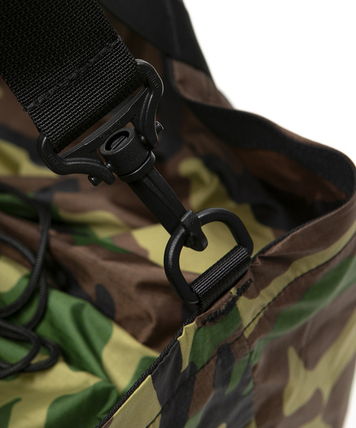 Drifter(ドリフター)の「PACK SHOULDER DUFFEL/パックショルダーダッフル(ボストンバッグ・メンズ・グリーン系カモフラージュ/ブラック・FREE)」の12枚目の写真