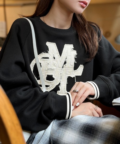 mily bilet（ミウィビレット）の「【mily bilet】ディティールの遊び心に一目ぼれ。デニムフリンジワッペン裏起毛ショート丈プルオーバー（スウェット・レディース・オートミール/チャコールグレー/ブラック・X-LARGE/SMALL/MEDIUM/LARGE）」の13枚目の写真