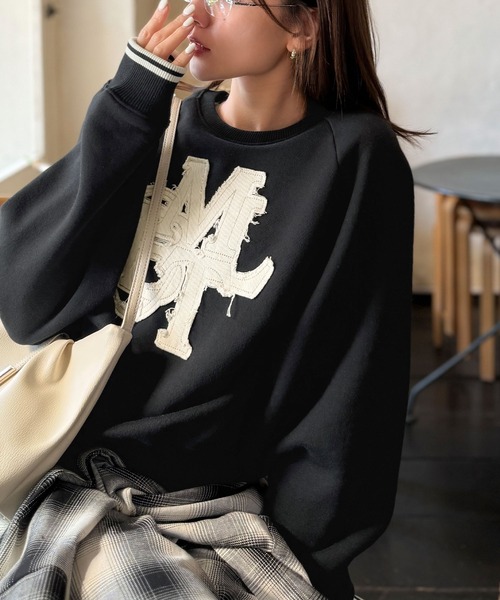 mily bilet（ミウィビレット）の「【mily bilet】ディティールの遊び心に一目ぼれ。デニムフリンジワッペン裏起毛ショート丈プルオーバー（スウェット・レディース・オートミール/チャコールグレー/ブラック・X-LARGE/SMALL/MEDIUM/LARGE）」の14枚目の写真