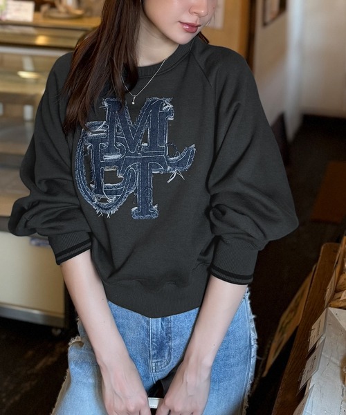 mily bilet（ミウィビレット）の「【mily bilet】ディティールの遊び心に一目ぼれ。デニムフリンジワッペン裏起毛ショート丈プルオーバー（スウェット・レディース・オートミール/チャコールグレー/ブラック・X-LARGE/SMALL/MEDIUM/LARGE）」の21枚目の写真