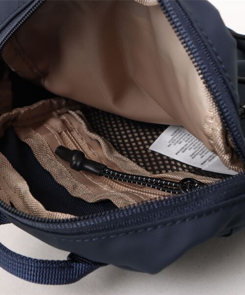 ELLIKER(エリカー)の「【ELLIKER / エリカー】Kep Crossbody Bag 2L / クロスボディバッグ(ショルダーバッグ・レディース・ブラック/ベージュ/ネイビー/パープル/カーキ/ブルー/レモンイエロー/サンドベージュ・FREE)」の9枚目の写真