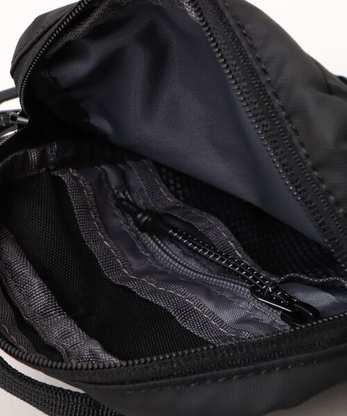 ELLIKER(エリカー)の「【ELLIKER / エリカー】Kep Crossbody Bag 2L / クロスボディバッグ(ショルダーバッグ・レディース・ブラック/ベージュ/ネイビー/パープル/カーキ/ブルー/レモンイエロー/サンドベージュ・FREE)」の14枚目の写真
