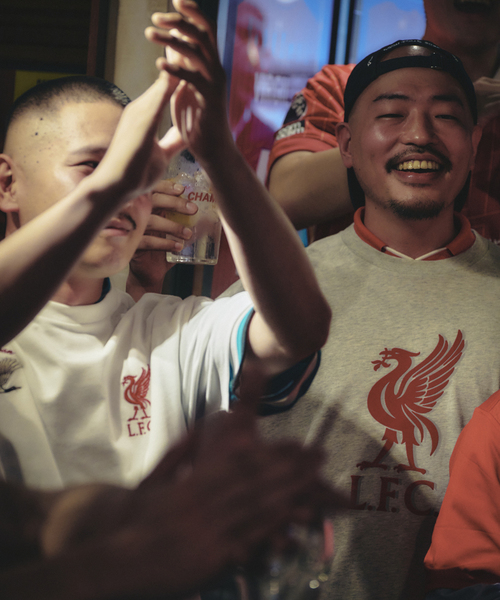 417 EDIFICE(フォーワンセブンエディフィス)の「【Liverpool FC / リバプール FC】VINTAGE FLOCKING PRINT Tシャツ(Tシャツ/カットソー・メンズ・ブラック/ライトグレー・SMALL/MEDIUM/LARGE/X-LARGE)」の8枚目の写真