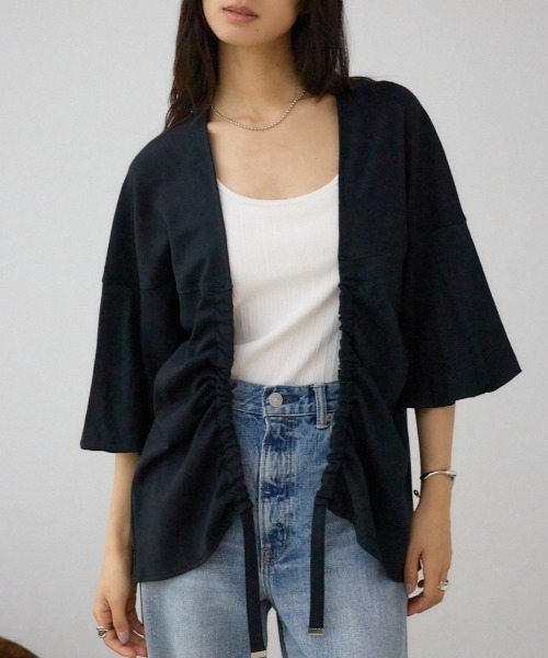 AZUL by moussy(アズールバイマウジー)の「ドロストトッパーカーディガン(カーディガン/ボレロ・レディース・ブラック/ダークグリーン/チャコールグレー・FREE)」の2枚目の写真