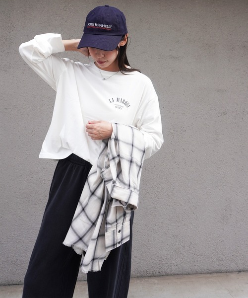 gossara(ゴサラ)の「【ロングシーズン使える】ロゴラウンドネックプルオーバー(Tシャツ/カットソー・レディース・チャコール/ホワイト/オートミール・FREE)」の5枚目の写真